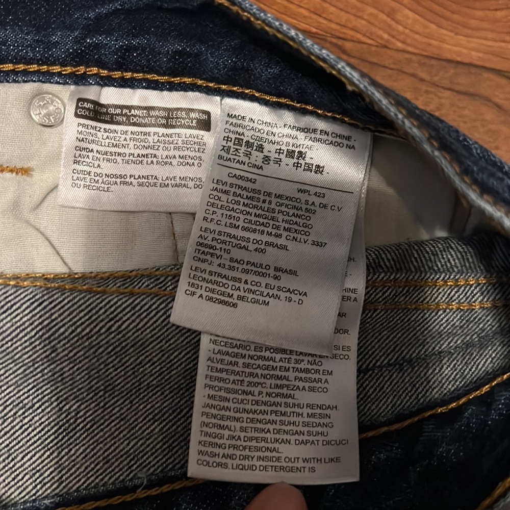 Levi’s 501 jean shorts very cute - Picture 5 of 6